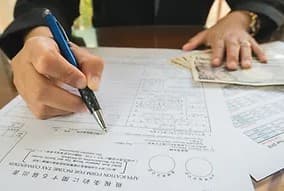Documentos fiscais analisados por advogado tributarista